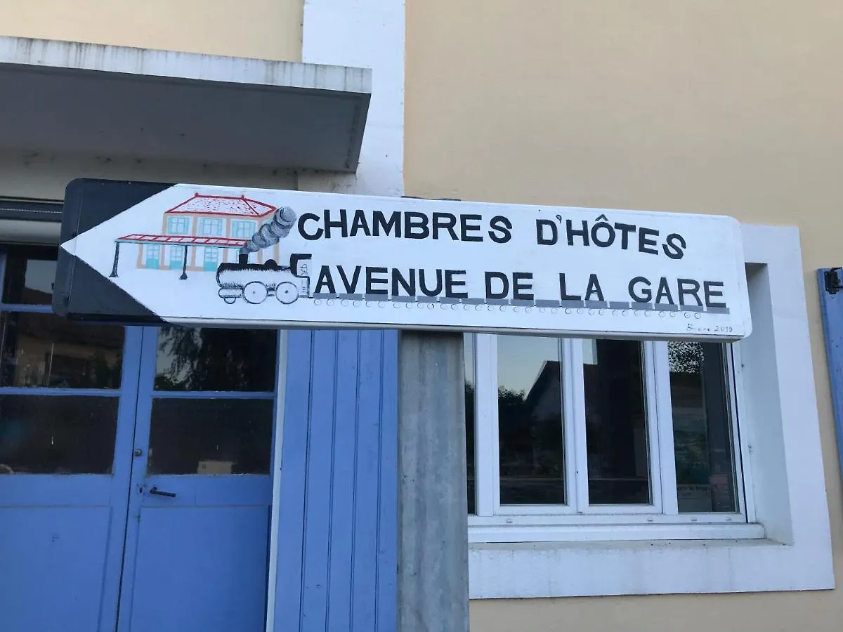 Avenue De La Gare Bed & Breakfast Riscle