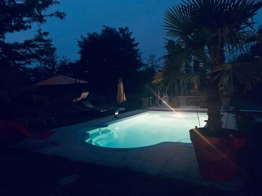 Avenue De La Gare Bed & Breakfast Riscle 0*,  France
