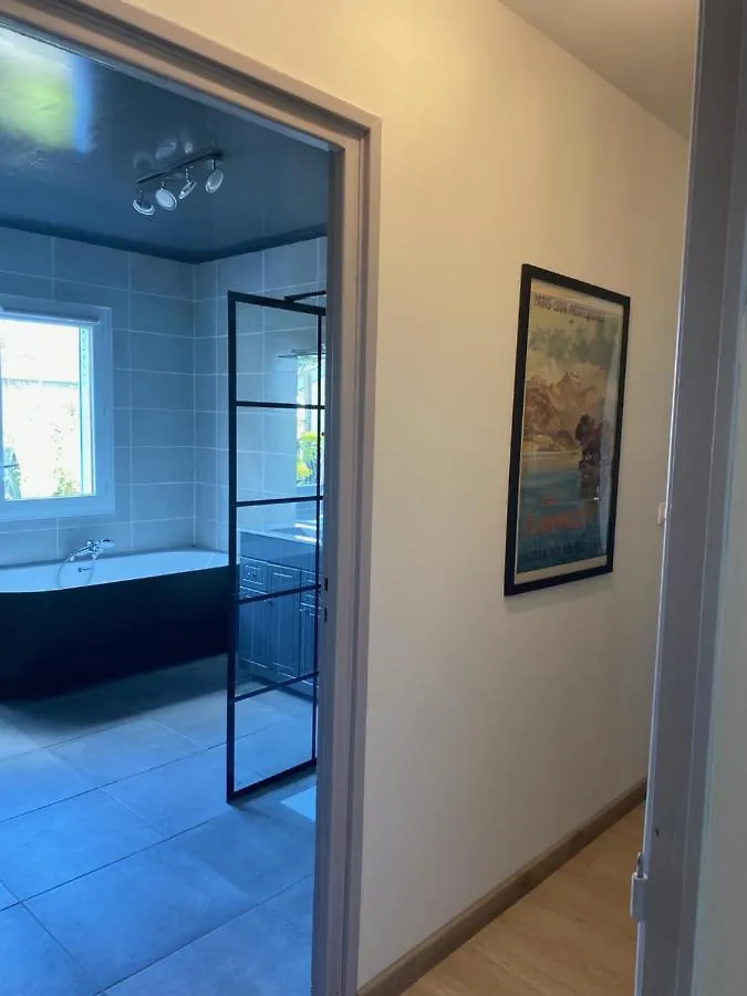 Avenue De La Gare Bed & Breakfast Riscle 0*,  France