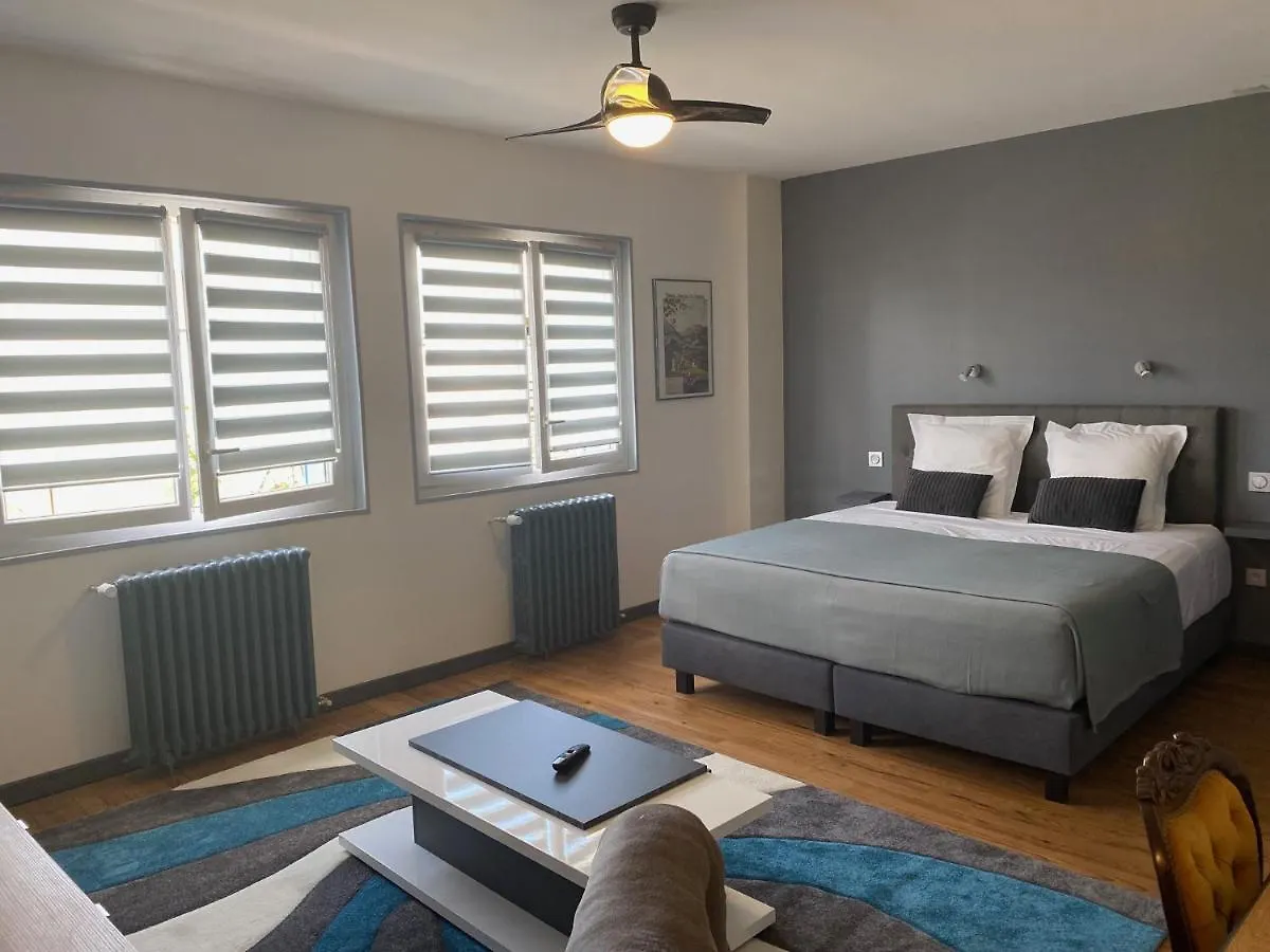 Avenue De La Gare Bed & Breakfast Riscle