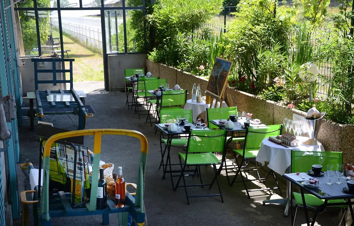 Avenue De La Gare Bed & Breakfast Riscle France