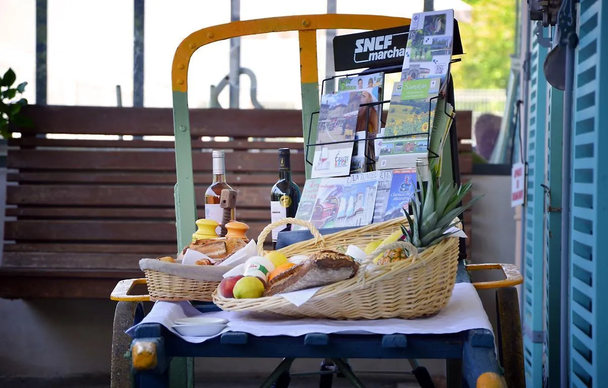 Avenue De La Gare Bed & Breakfast Riscle
