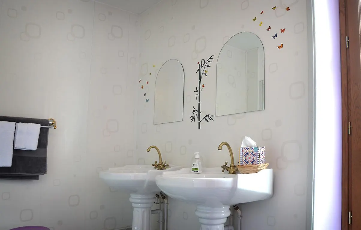Avenue De La Gare Bed & Breakfast Riscle France