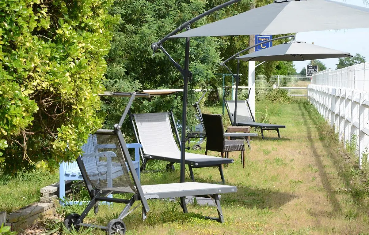 Avenue De La Gare Bed & Breakfast Riscle France