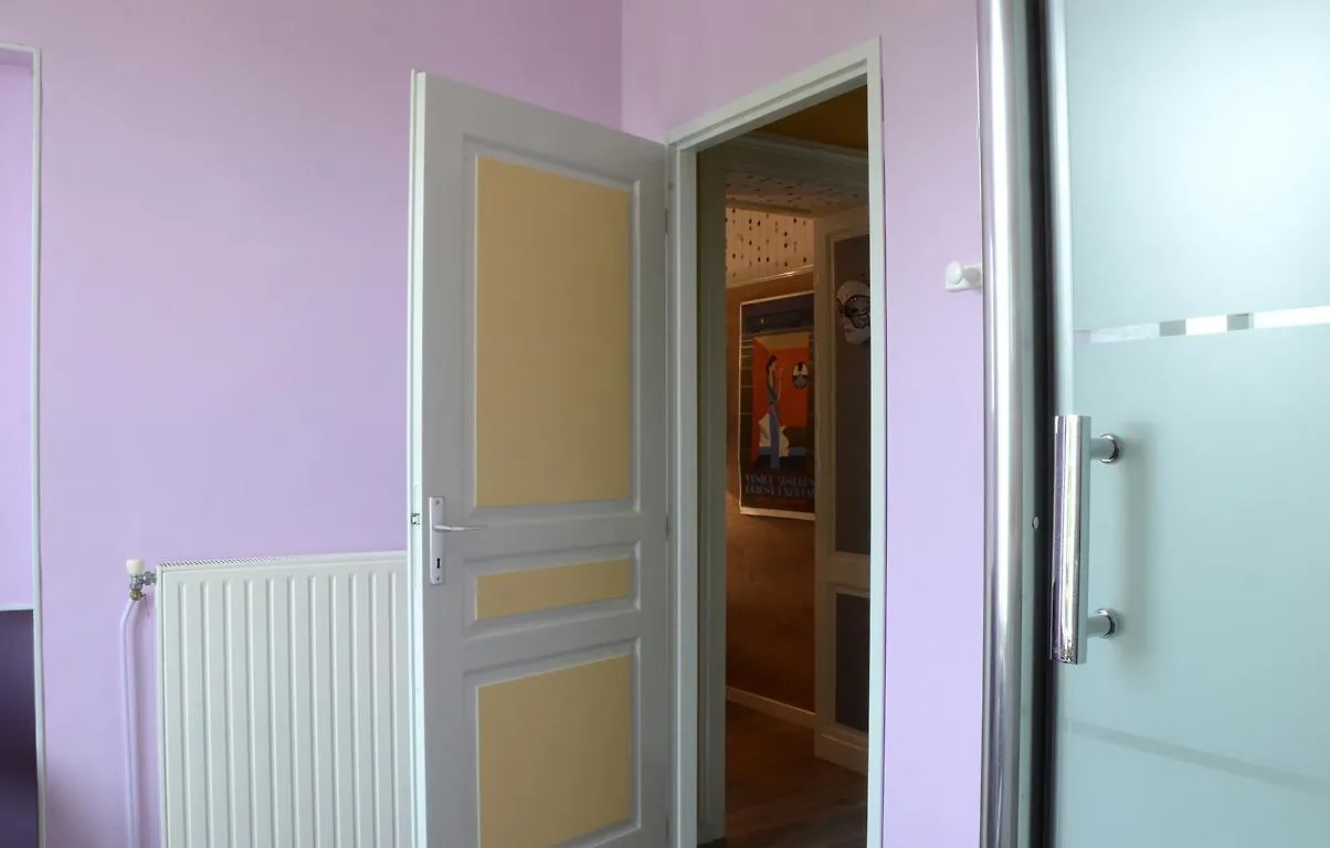 Avenue De La Gare Bed & Breakfast Riscle