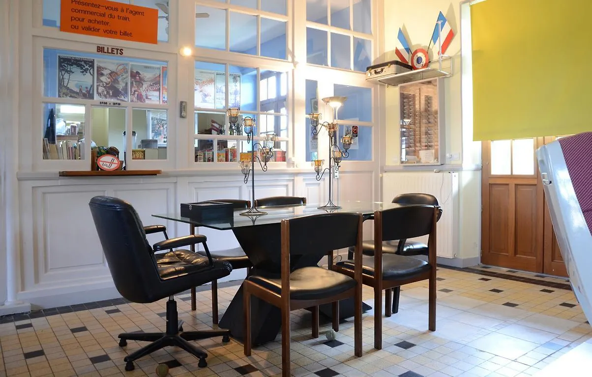 Avenue De La Gare Bed & Breakfast Riscle