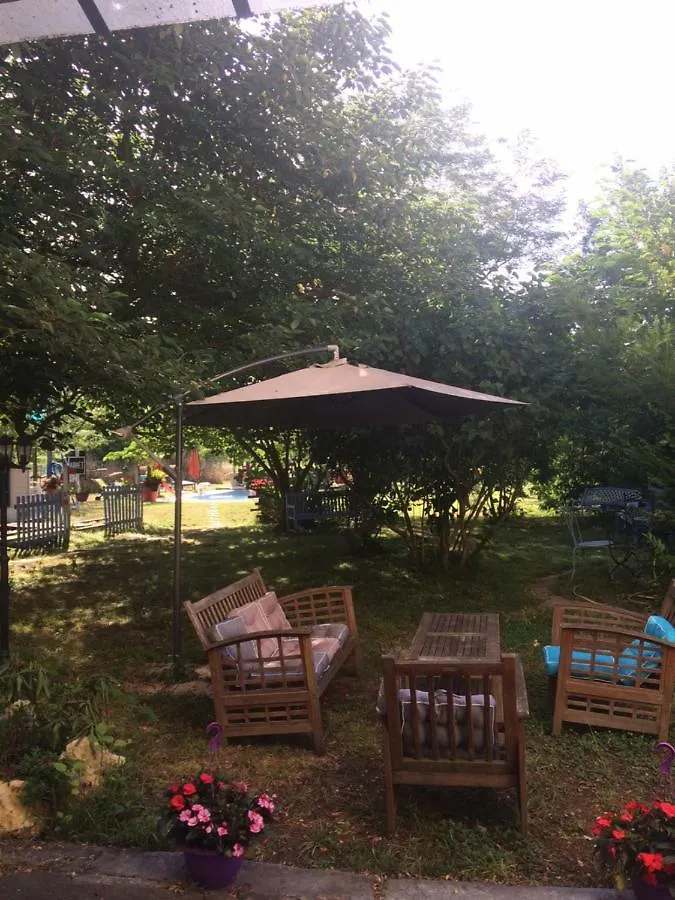 Avenue De La Gare Bed & Breakfast Riscle